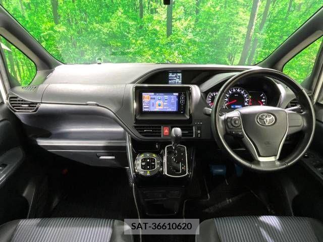 Toyota VOXY 2017-06 331549-1