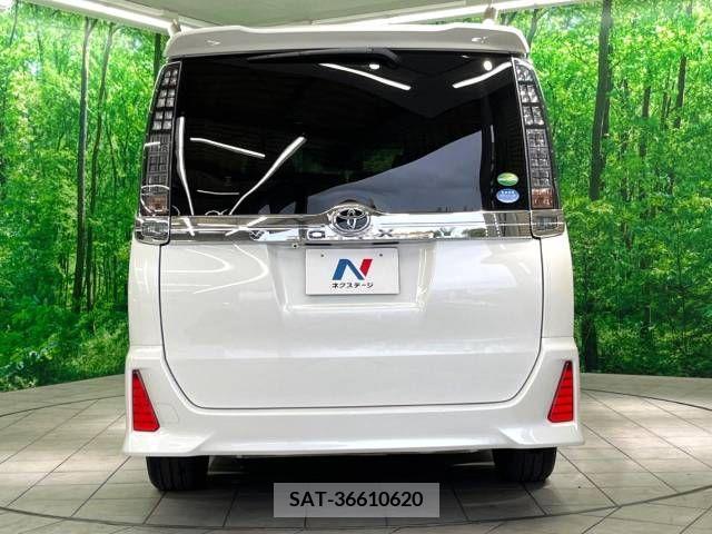 Toyota VOXY 2017-06 331549-16