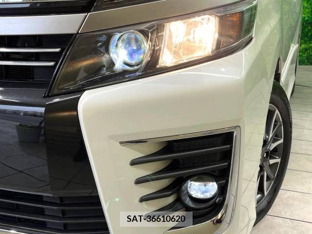 Toyota VOXY 2017-06 331549-13
