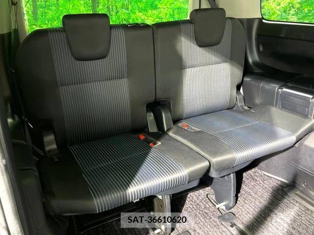 Toyota VOXY 2017-06 331549-10