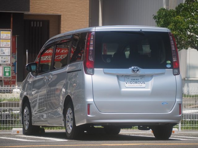 Toyota NOAH 2015-08 4830-2