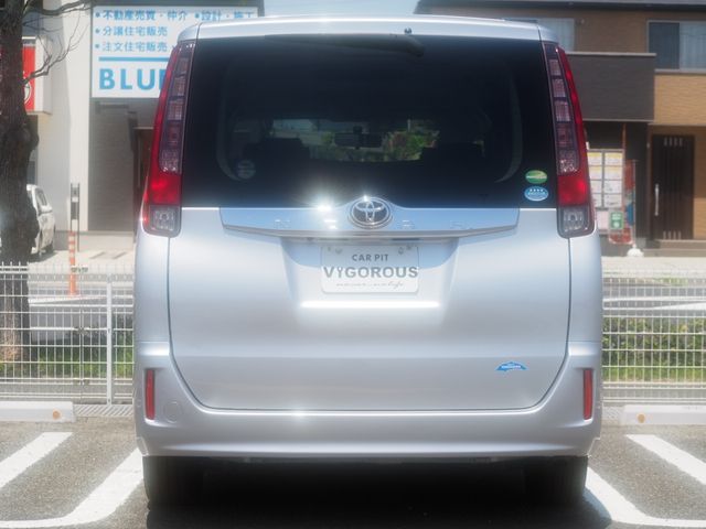 Toyota NOAH 2015-08 4830-11