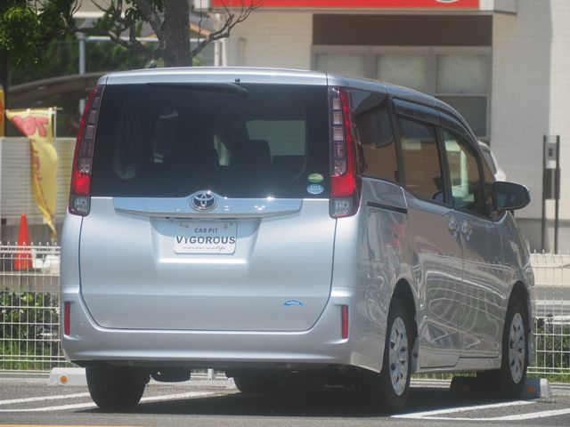 Toyota NOAH 2015-08 4830-12