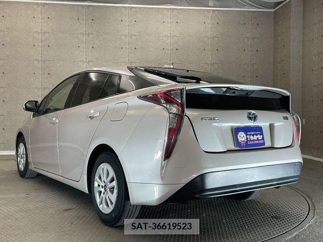 Toyota PRIUS 2016-07 256081-2
