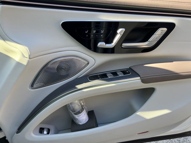 Mercedes Benz EQS 2022-10 28002-22