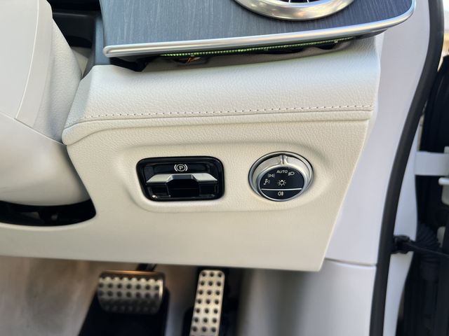Mercedes Benz EQS 2022-10 28002-21
