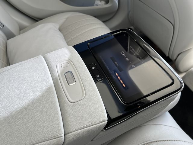 Mercedes Benz EQS 2022-10 28002-25