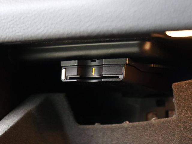 Mercedes Benz CLA-CLASS 2013-08 15943-14