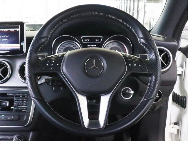 Mercedes Benz CLA-CLASS 2013-08 15943-11