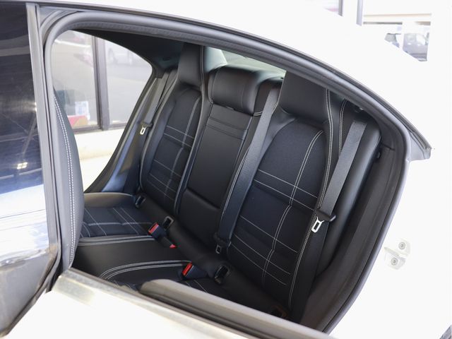 Mercedes Benz CLA-CLASS 2013-08 15943-13
