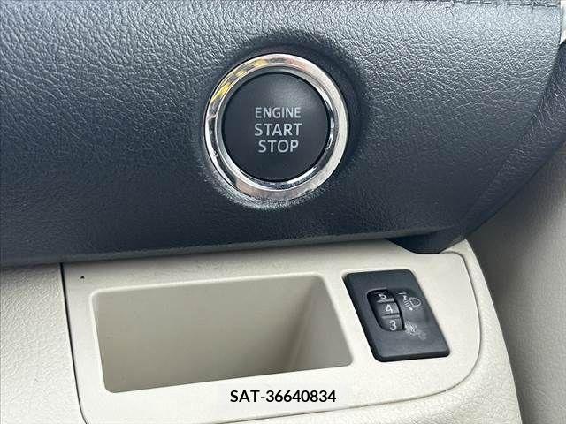 Toyota SIENTA 2015-12 285077-6