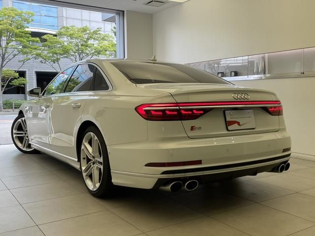 Audi S8 2022-02 8331-5