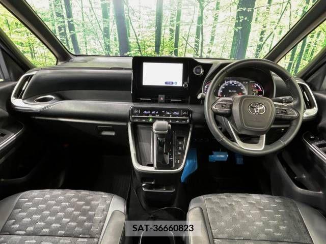 Toyota VOXY 2022-03 215735-1