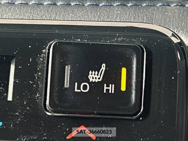 Toyota VOXY 2022-03 215735-4