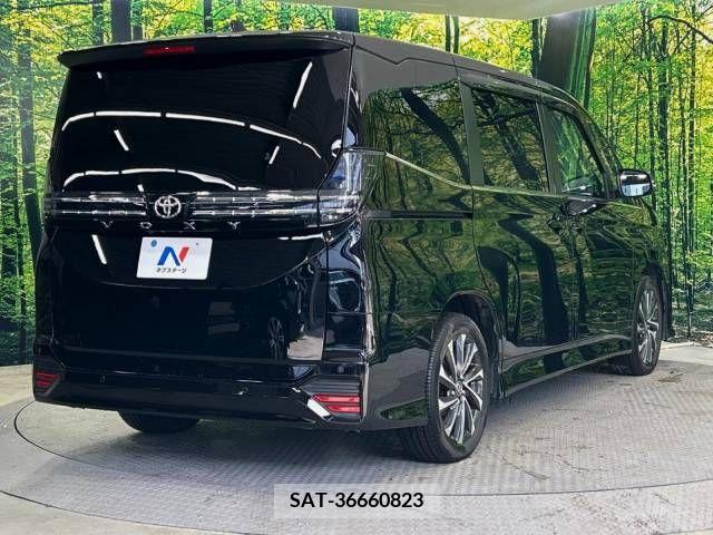 Toyota VOXY 2022-03 215735-18
