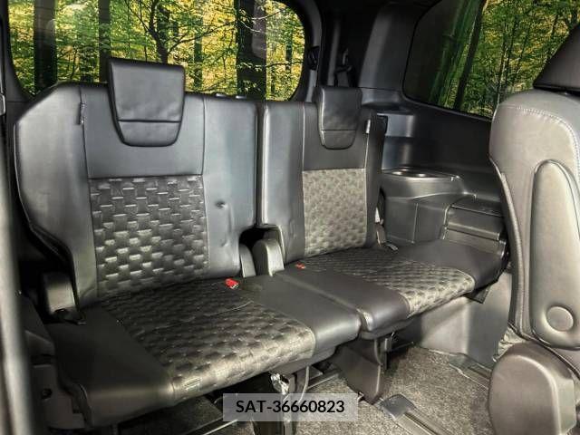 Toyota VOXY 2022-03 215735-10