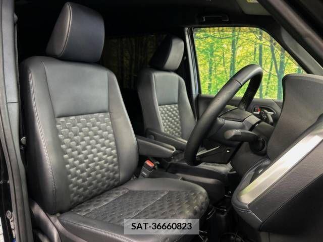 Toyota VOXY 2022-03 215735-8