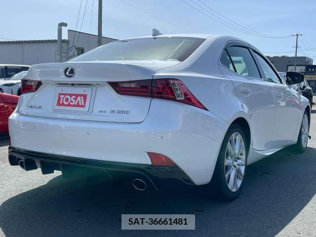 Lexus IS 2013-07 275411-1