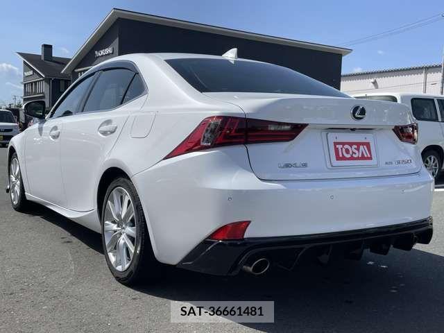 Lexus IS 2013-07 275411-8