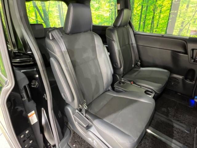 Toyota NOAH 2017-12 22728-9