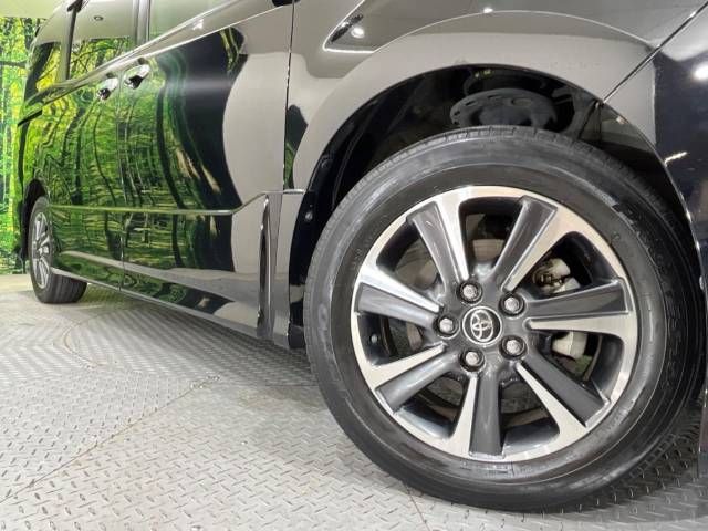 Toyota NOAH 2017-12 22728-14