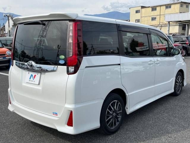Toyota NOAH 2014-02 15381-18