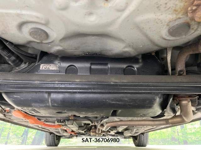 Toyota AQUA 2013-08 260533-19
