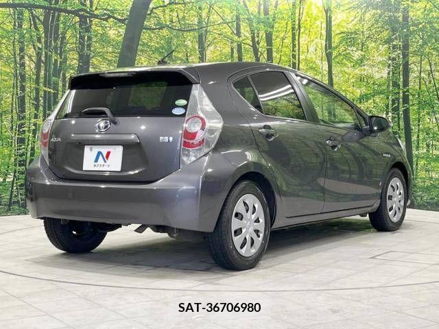 Toyota AQUA 2013-08 260533-17