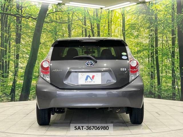Toyota AQUA 2013-08 260533-15
