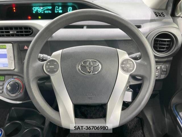 Toyota AQUA 2013-08 260533-11