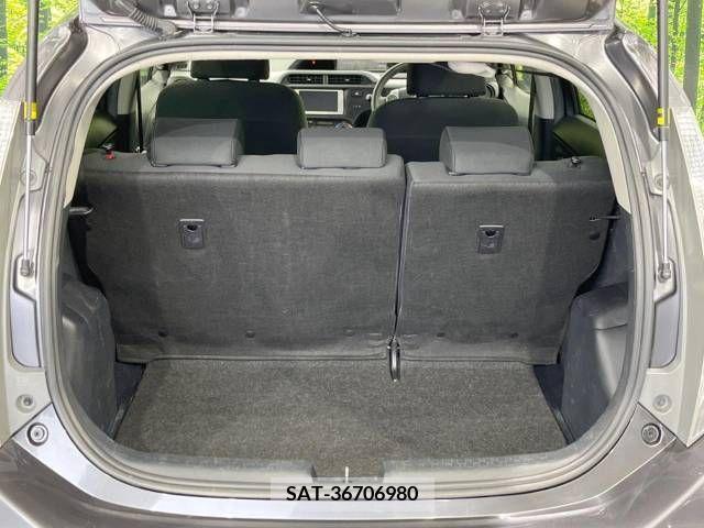 Toyota AQUA 2013-08 260533-10