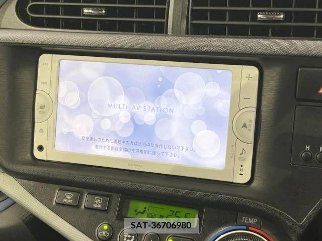 Toyota AQUA 2013-08 260533-2