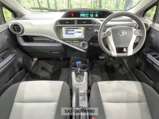 Toyota AQUA 2013-08 260533-1