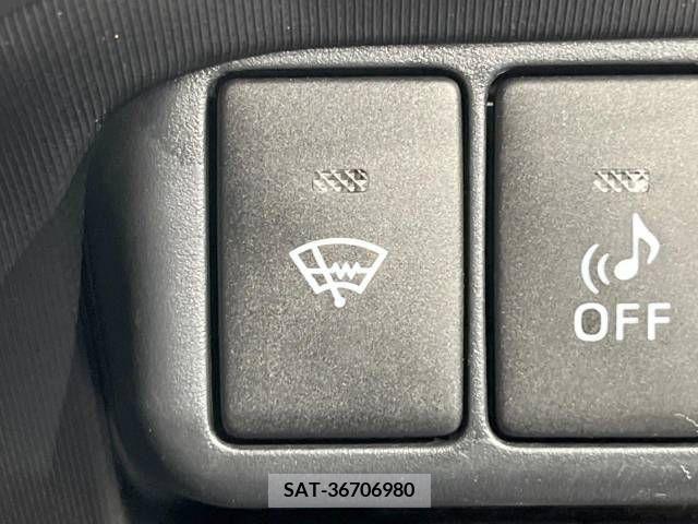 Toyota AQUA 2013-08 260533-3