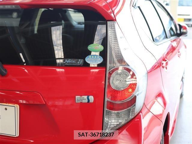 Toyota AQUA 2013-10 208620-8