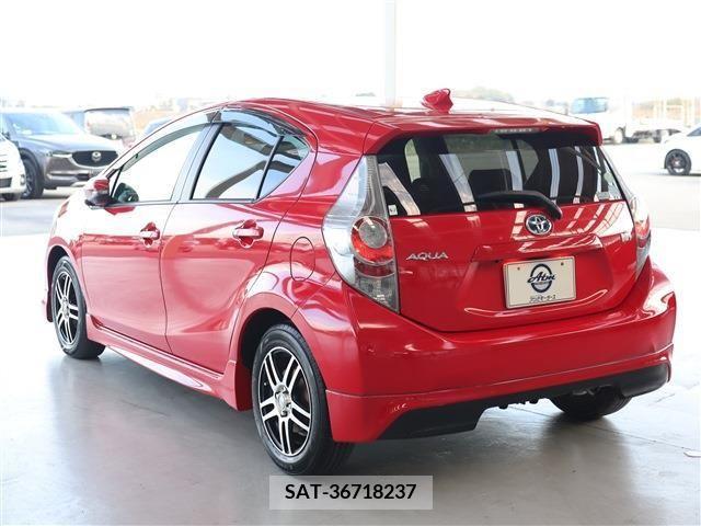 Toyota AQUA 2013-10 208620-5