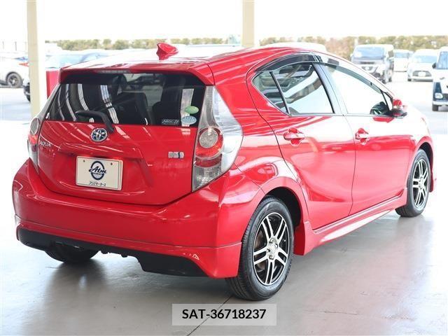 Toyota AQUA 2013-10 208620-3