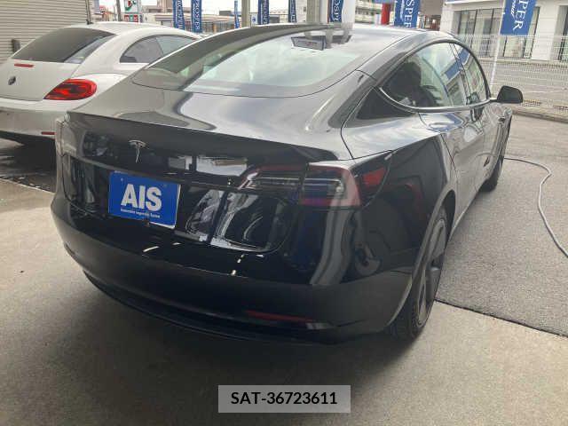 Tesla MODEL 3 2021-07 379665-7