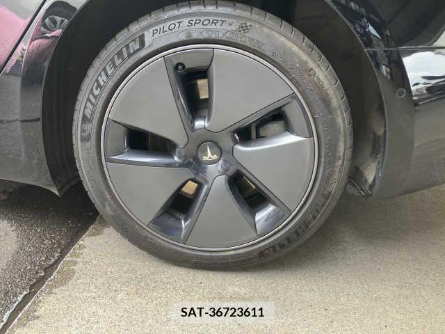 Tesla MODEL 3 2021-07 379665-6