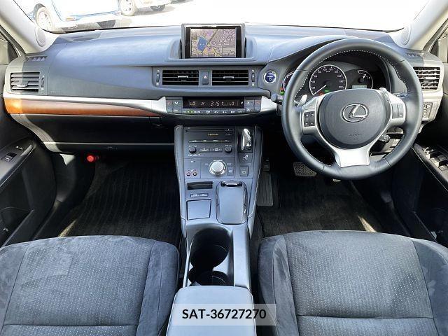 Lexus CT 2011-03 221244-1