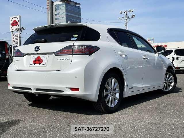 Lexus CT 2011-03 221244-2
