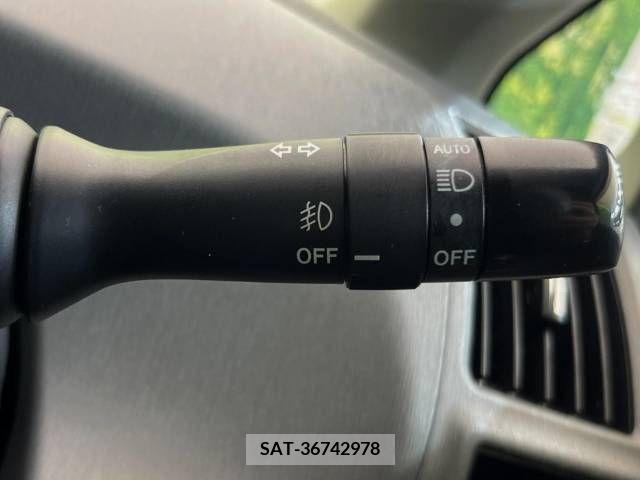Toyota PRIUS ALPHA 2013-11 366757-7