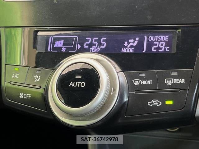 Toyota PRIUS ALPHA 2013-11 366757-5