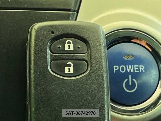 Toyota PRIUS ALPHA 2013-11 366757-4