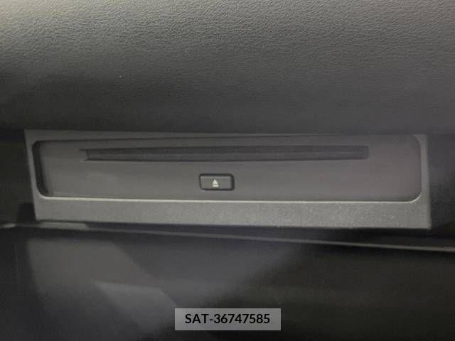 Toyota VOXY HYBRID 2023-10 322927-6