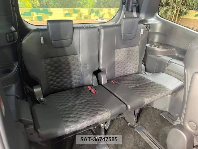 Toyota VOXY HYBRID 2023-10 322927-16