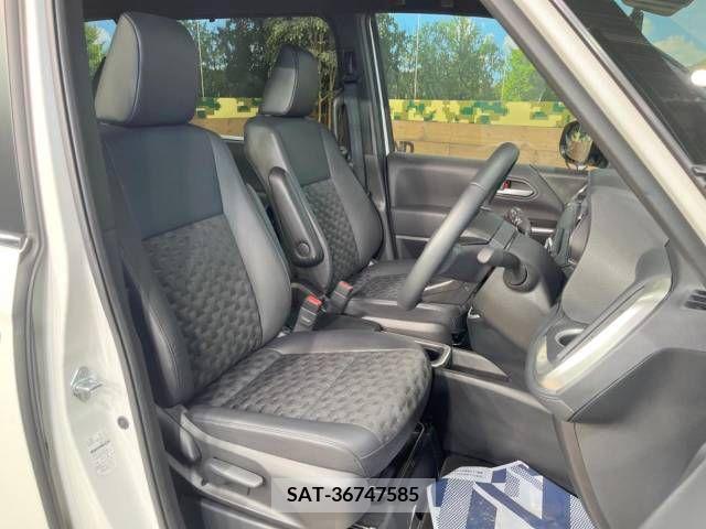 Toyota VOXY HYBRID 2023-10 322927-15