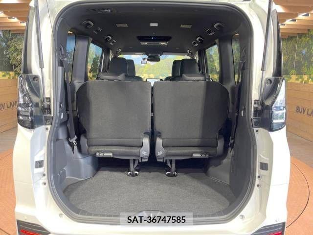 Toyota VOXY HYBRID 2023-10 322927-14