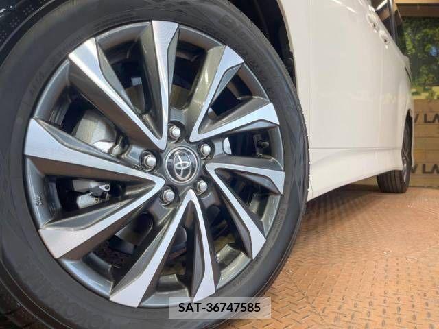 Toyota VOXY HYBRID 2023-10 322927-12