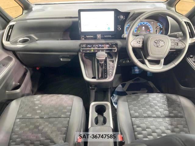 Toyota VOXY HYBRID 2023-10 322927-1